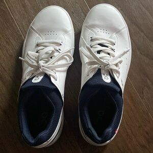Men’s On Cloud Roger in white and blue.  Size 8.5.